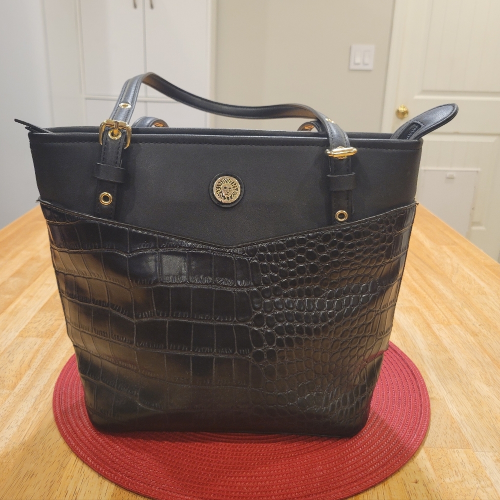 👜EUC~ ANNE KLEIN Elegant Black Crocodile-Embossed shoulder Bag